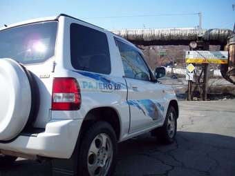 2000 Mitsubishi Pajero iO Photos