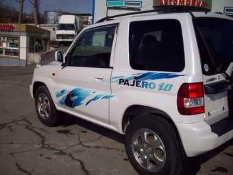 2000 Mitsubishi Pajero iO Pictures