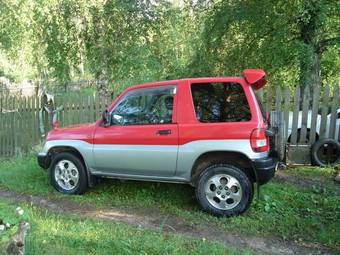 2000 Mitsubishi Pajero iO Pictures