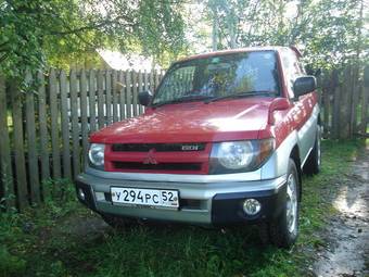 2000 Mitsubishi Pajero iO Pics