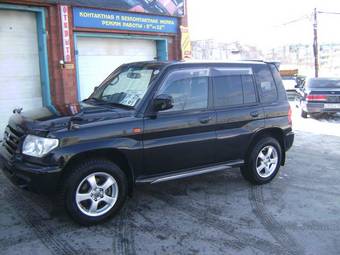 2000 Mitsubishi Pajero iO Photos