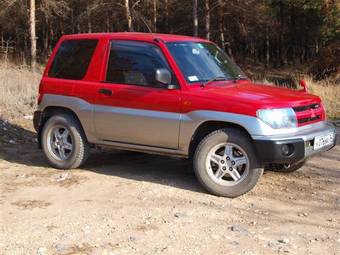 2000 Mitsubishi Pajero iO Pictures