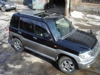 2000 Mitsubishi Pajero iO Pictures