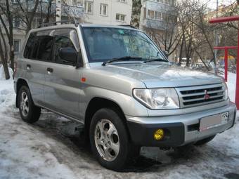 2000 Mitsubishi Pajero iO Pictures