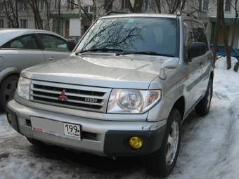 2000 Mitsubishi Pajero iO Photos