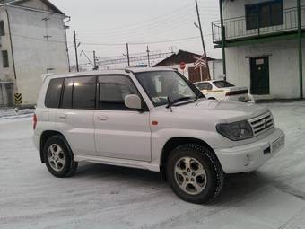 2000 Mitsubishi Pajero iO Photos