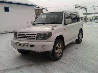 2000 Mitsubishi Pajero iO Photos