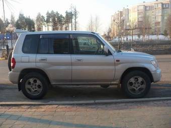 2000 Mitsubishi Pajero iO Photos