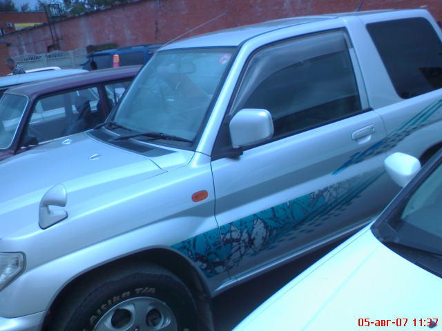 2000 Mitsubishi Pajero iO