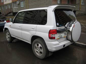 2000 Mitsubishi Pajero iO Photos