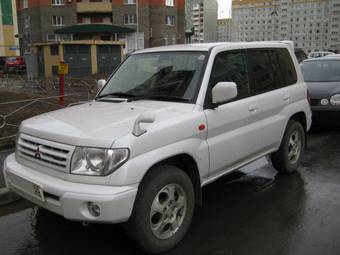 2000 Mitsubishi Pajero iO Photos