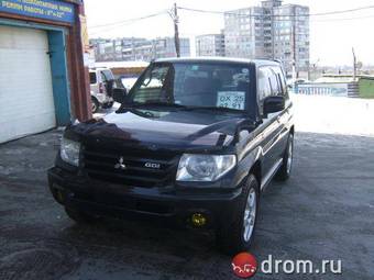 2000 Mitsubishi Pajero iO Photos