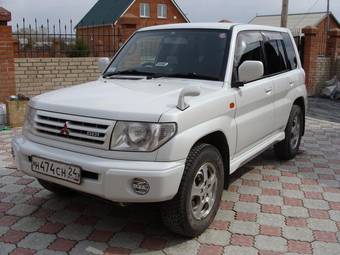 2000 Mitsubishi Pajero iO Pictures