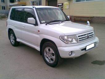 2000 Mitsubishi Pajero iO Photos