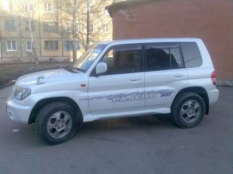 2000 Mitsubishi Pajero iO Photos