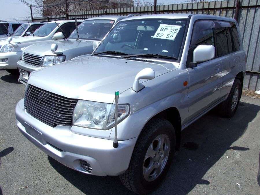 Mitsubishi pajero io 2000