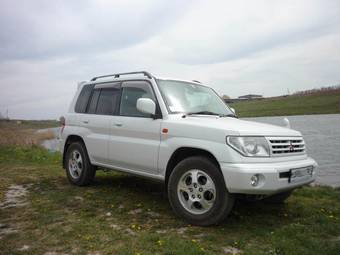 2000 Mitsubishi Pajero iO Photos