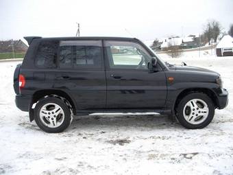 2000 Mitsubishi Pajero iO