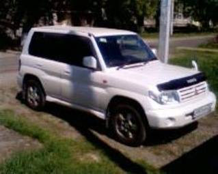 2000 Mitsubishi Pajero iO Photos