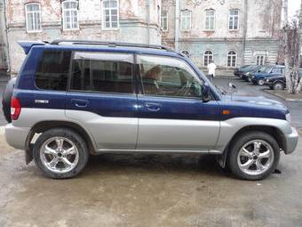 2000 Mitsubishi Pajero iO Pictures