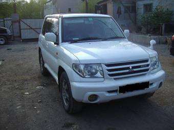 2000 Mitsubishi Pajero iO Photos