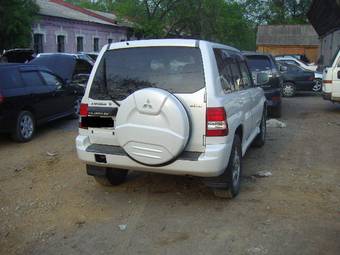 2000 Mitsubishi Pajero iO Photos