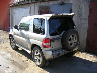 2000 Mitsubishi Pajero iO Pictures