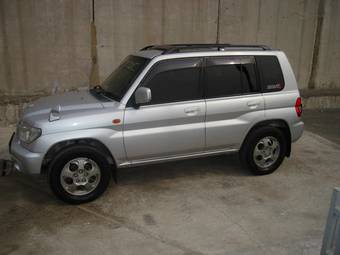 2000 Mitsubishi Pajero iO Photos