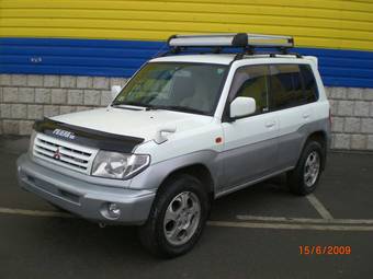 2000 Mitsubishi Pajero iO Photos