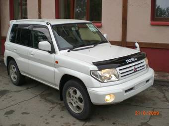 2000 Mitsubishi Pajero iO Photos