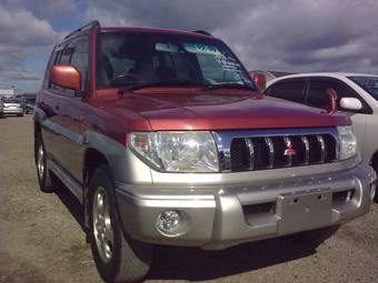 2000 Mitsubishi Pajero iO Photos