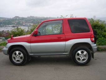 2000 Mitsubishi Pajero iO Pictures