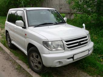 2000 Mitsubishi Pajero iO Photos