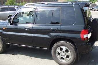 2000 Mitsubishi Pajero iO Pictures