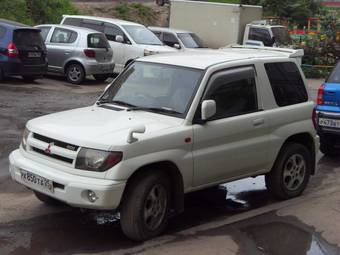 2000 Mitsubishi Pajero iO Photos