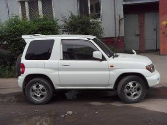 2000 Mitsubishi Pajero iO Pictures