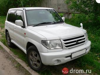 2000 Mitsubishi Pajero iO Photos