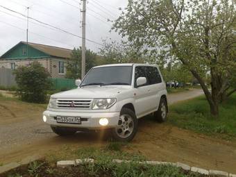 2000 Mitsubishi Pajero iO Pictures