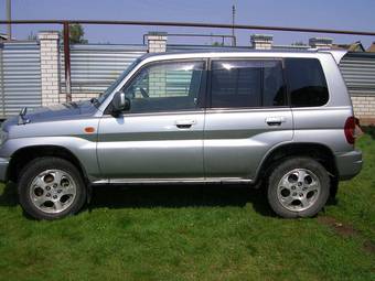 2000 Mitsubishi Pajero iO Pictures