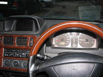 2000 Mitsubishi Pajero iO Photos
