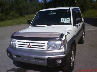 2000 Mitsubishi Pajero iO Photos