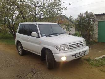 2000 Mitsubishi Pajero iO Photos