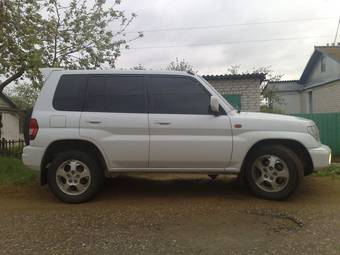 2000 Mitsubishi Pajero iO Photos