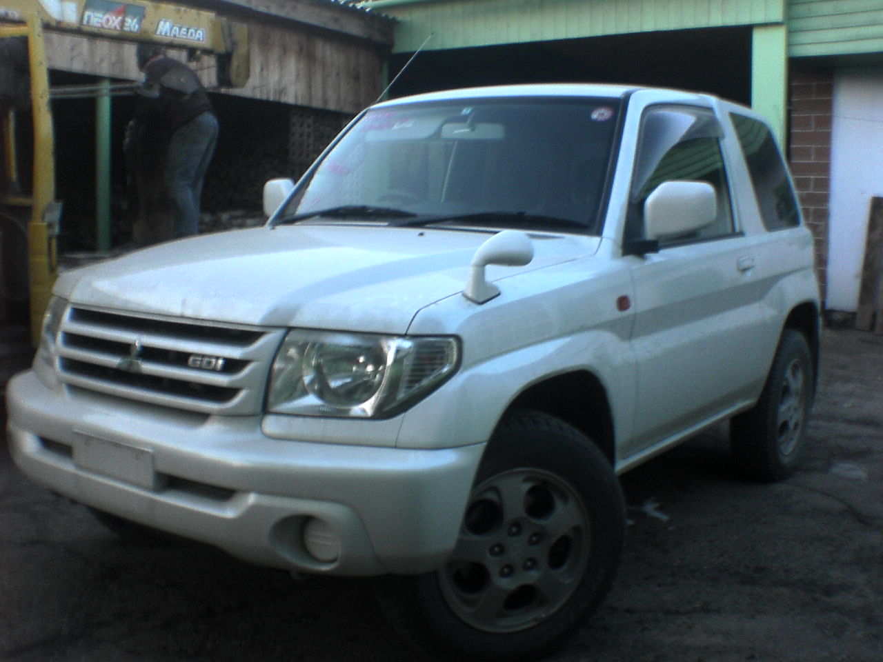 2000 Mitsubishi Pajero iO