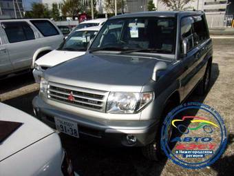 2000 Mitsubishi Pajero iO Photos