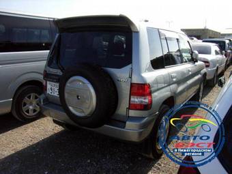 2000 Mitsubishi Pajero iO Photos