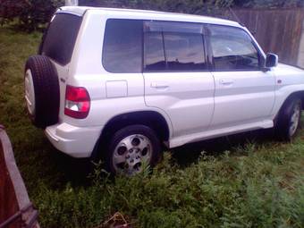 2000 Mitsubishi Pajero iO Photos