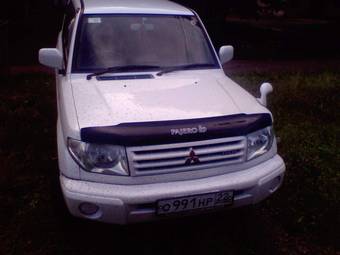 2000 Mitsubishi Pajero iO Photos