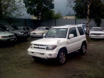 2000 Mitsubishi Pajero iO Pictures