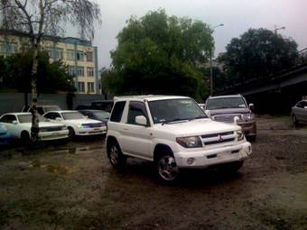 2000 Mitsubishi Pajero iO Pictures